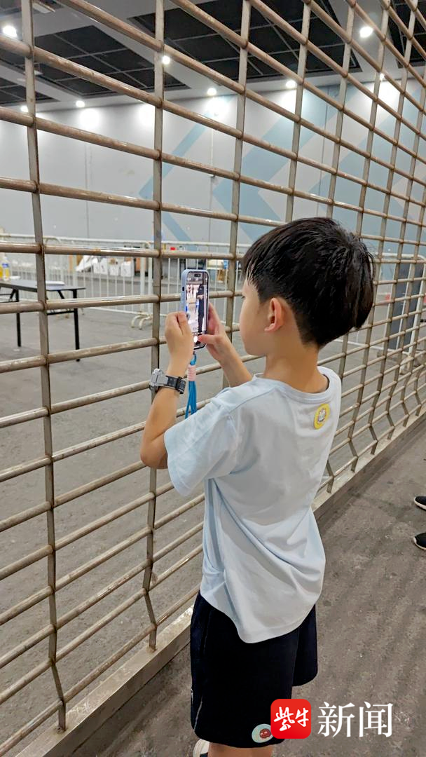 tenan, tenan, 妈手机拍照