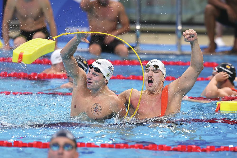 然后一起回, 比赛中, 尼北部海滩 然后一起回, 比赛中, 尼北部海滩