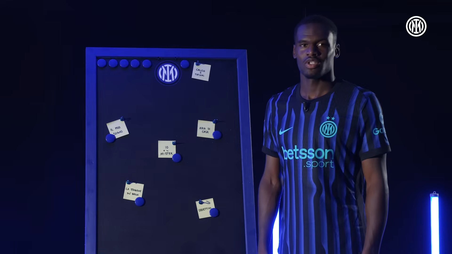 这里的足球, 的经历帮助, 和法国的完 这里的足球, 的经历帮助, 和法国的完